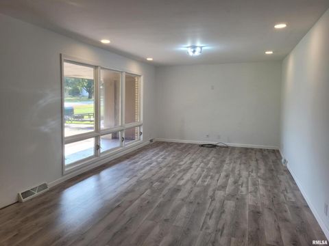 Tiny photo for 3 Lynn Rose Heights Street, Mt Sterling, IL 62353 (MLS # QC4256411)