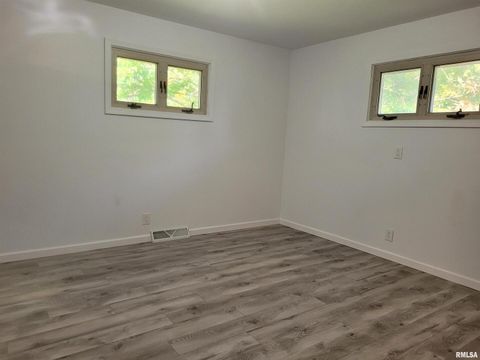 Tiny photo for 3 Lynn Rose Heights Street, Mt Sterling, IL 62353 (MLS # QC4256411)