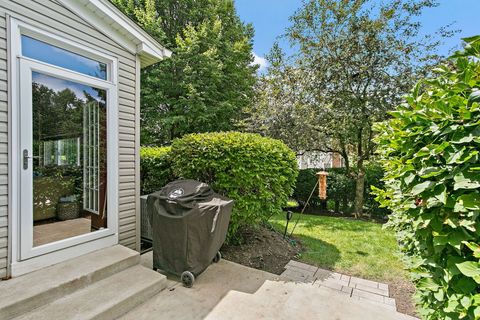 Tiny photo for 244 Lineas Lane #244, Geneva, IL 60134 (MLS # 12500149)