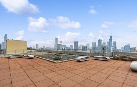 Tiny photo for 500 W SUPERIOR Street #802, Chicago, IL 60654 (MLS # 12558161)