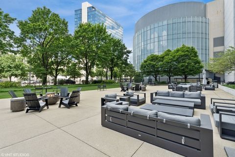Tiny photo for 500 W SUPERIOR Street #802, Chicago, IL 60654 (MLS # 12558161)