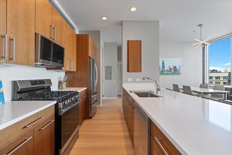 Tiny photo for 500 W SUPERIOR Street #802, Chicago, IL 60654 (MLS # 12558161)