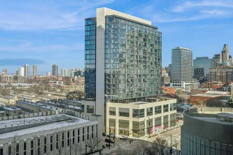 Tiny photo for 500 W SUPERIOR Street #802, Chicago, IL 60654 (MLS # 12558161)