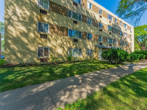 Tiny photo for 6500 N Ridge Boulevard #4E, Chicago, IL 60626 (MLS # 12488135)