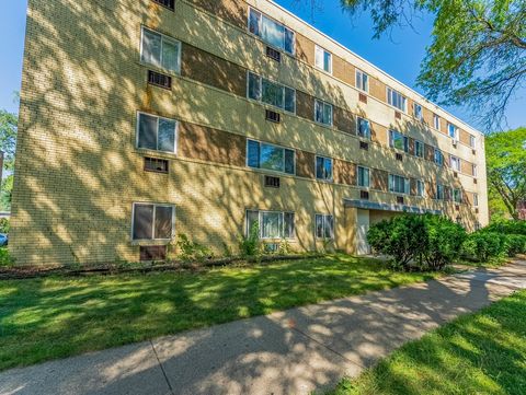 Photo of 6500 N Ridge Boulevard #4E, Chicago, IL 60626 (MLS # 12488135)