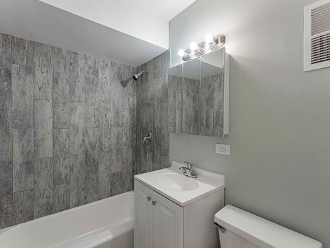 Tiny photo for 6500 N Ridge Boulevard #4E, Chicago, IL 60626 (MLS # 12488135)