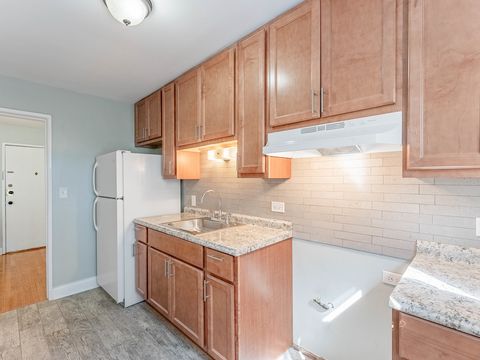 Tiny photo for 6500 N Ridge Boulevard #4E, Chicago, IL 60626 (MLS # 12488135)