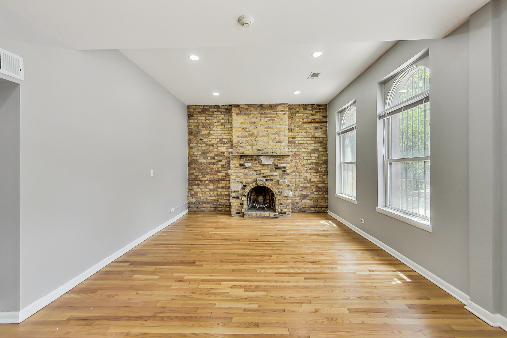 864 W Aldine Avenue 1