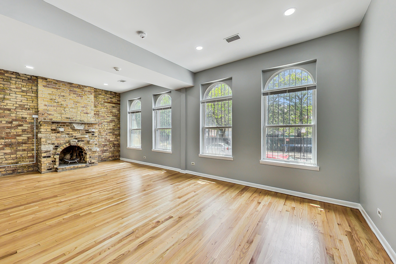 864 W Aldine Avenue 1