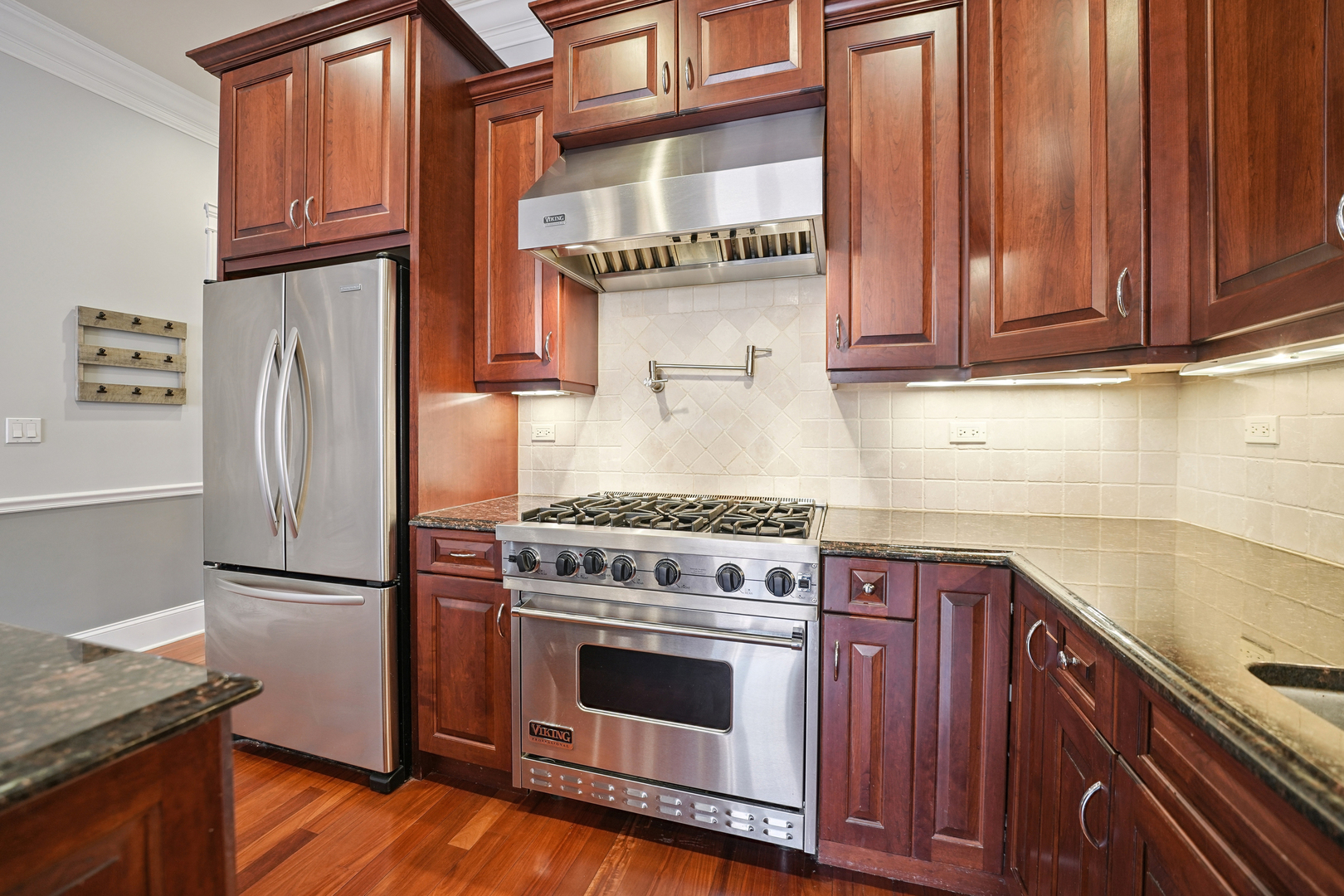 2401 N Janssen Avenue 204