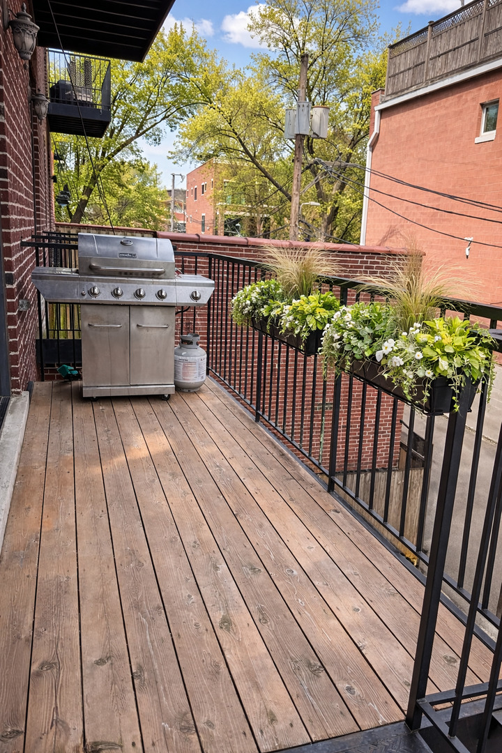 2401 N Janssen Avenue 204