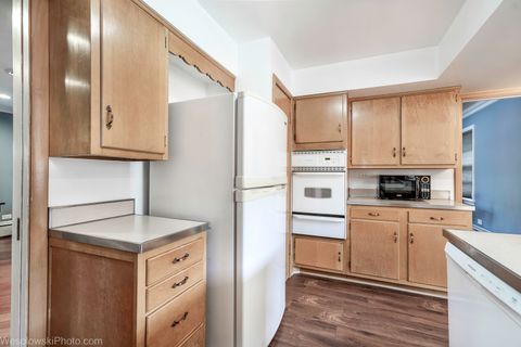 Tiny photo for 6400 N KNOX Avenue, Lincolnwood, IL 60712 (MLS # 12490387)