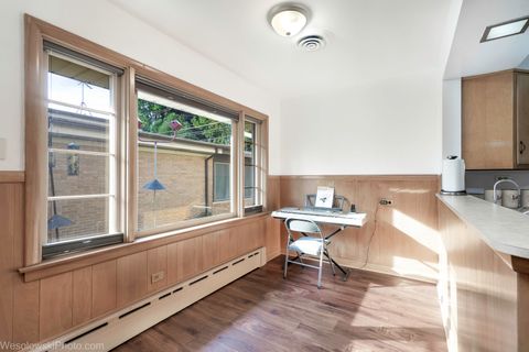 Tiny photo for 6400 N KNOX Avenue, Lincolnwood, IL 60712 (MLS # 12490387)