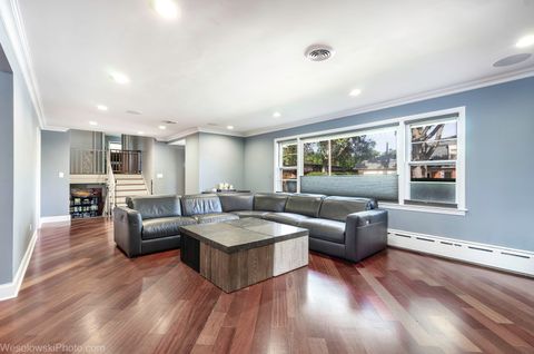 Tiny photo for 6400 N KNOX Avenue, Lincolnwood, IL 60712 (MLS # 12490387)