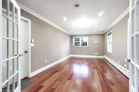 Tiny photo for 6400 N KNOX Avenue, Lincolnwood, IL 60712 (MLS # 12490387)