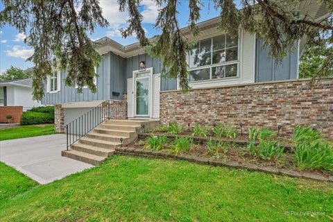 Tiny photo for 813 Krause Avenue, Streamwood, IL 60107 (MLS # 12722082)