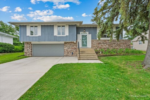 Photo of 813 Krause Avenue, Streamwood, IL 60107 (MLS # 12722082)