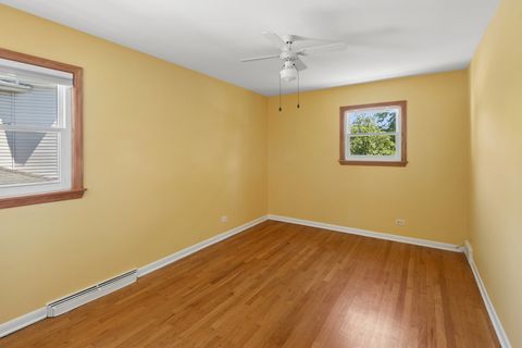 Tiny photo for 324 Asbury Avenue, Evanston, IL 60202 (MLS # 12687290)