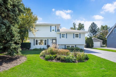 217 Holly Avenue Darien IL 60561