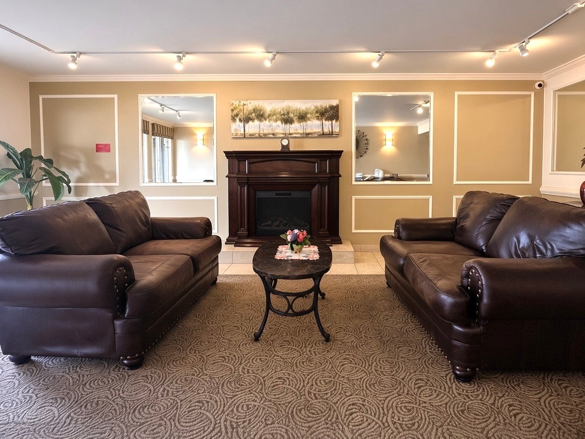 841 N York Road 128