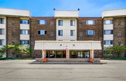 Photo of 841 N York Road #128, Elmhurst, IL 60126 (MLS # 12755474)