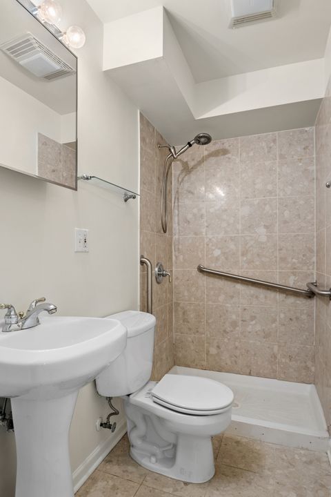 Tiny photo for 1538 W Chase Avenue #1N, Chicago, IL 60626 (MLS # 12588053)