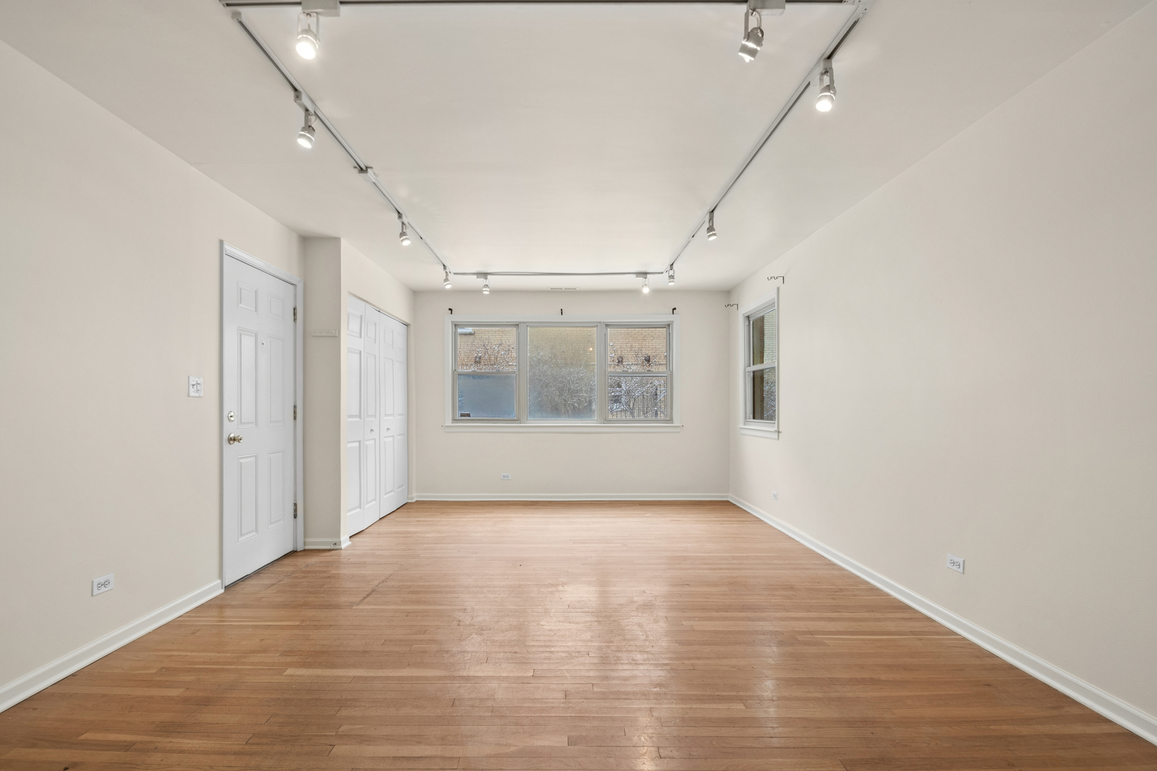 1538 W Chase Avenue 1N