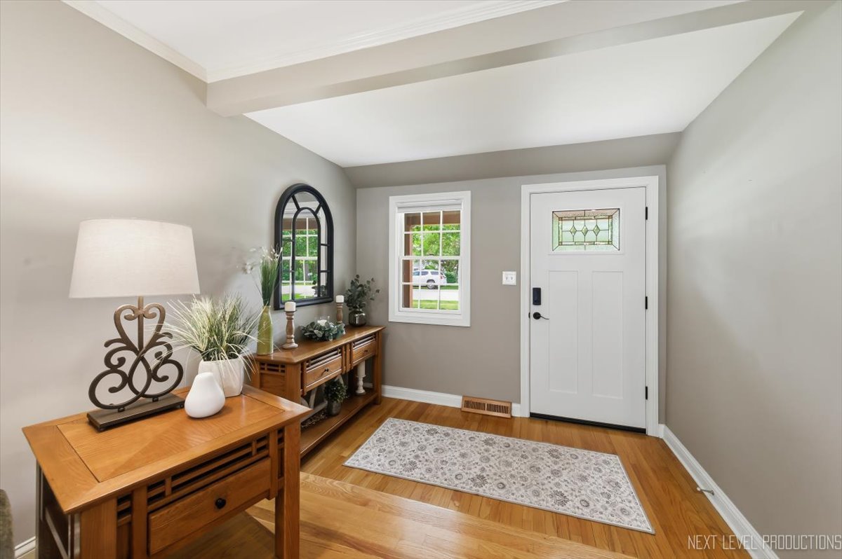 261 Main Street S
