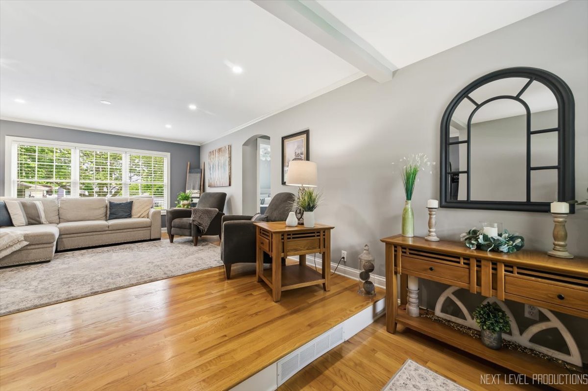 261 Main Street S