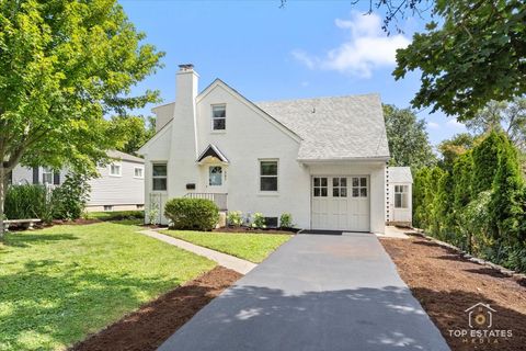Tiny photo for 347 S Brewster Avenue, Lombard, IL 60148 (MLS # 12454847)