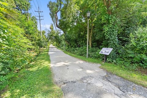 Tiny photo for 347 S Brewster Avenue, Lombard, IL 60148 (MLS # 12454847)