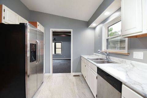 Tiny photo for 2204 W Central Road, Rolling Meadows, IL 60008 (MLS # 12664784)