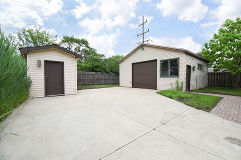 Tiny photo for 2204 W Central Road, Rolling Meadows, IL 60008 (MLS # 12664784)