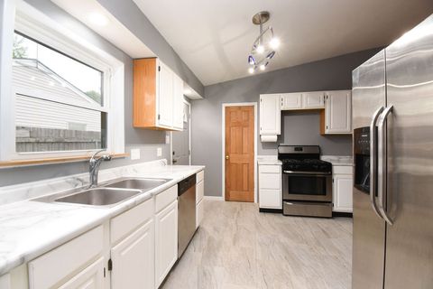 Tiny photo for 2204 W Central Road, Rolling Meadows, IL 60008 (MLS # 12664784)