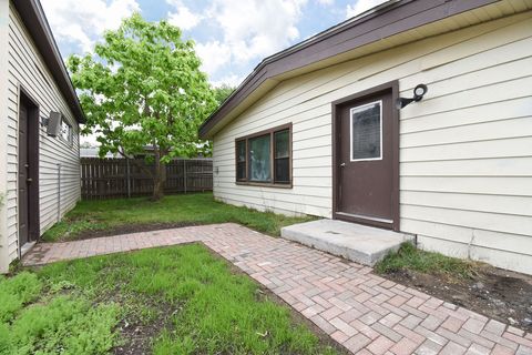 Tiny photo for 2204 W Central Road, Rolling Meadows, IL 60008 (MLS # 12664784)