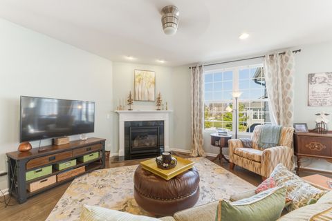 Tiny photo for 44 Pacific Avenue, Hawthorn Woods, IL 60047 (MLS # 12568064)