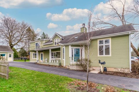 Photo of 105 Lincoln Avenue, Fox River Grove, IL 60021 (MLS # 12609566)