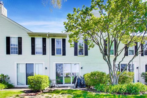 Tiny photo for 1506 GOLFVIEW Court, Glendale Heights, IL 60139 (MLS # 12629359)