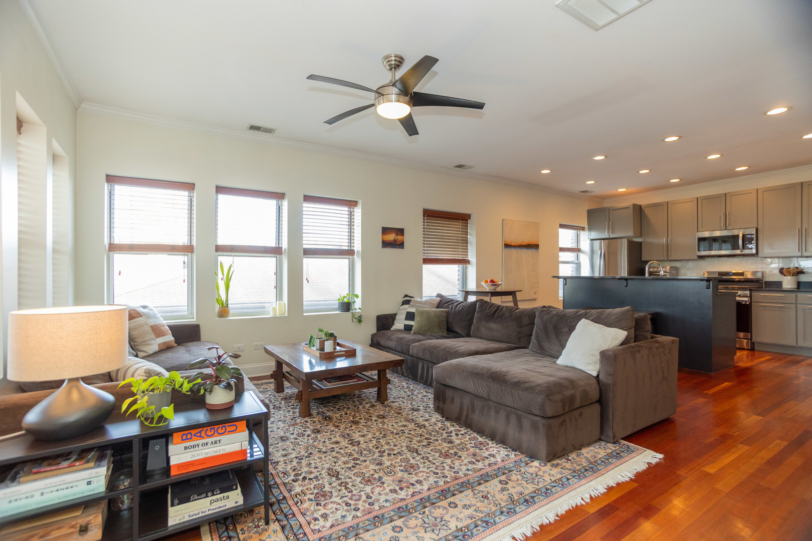 1242 W Pratt Boulevard 3R