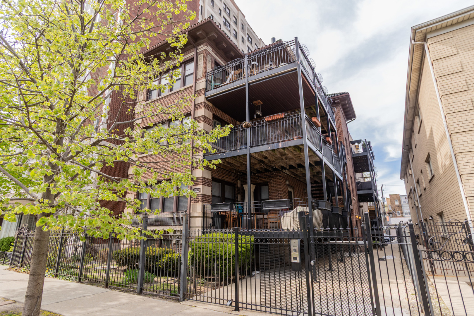 1242 W Pratt Boulevard 3R