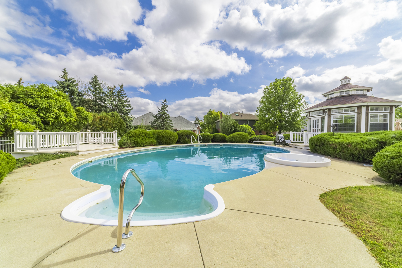 8607 Glenshire Street