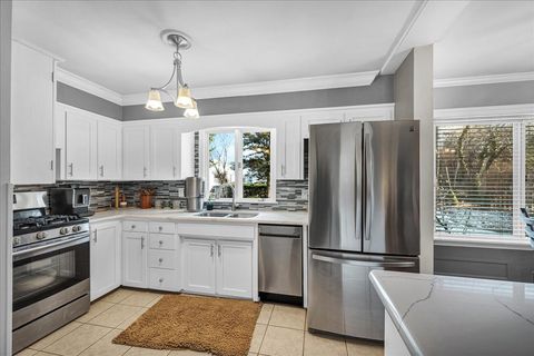 Tiny photo for 9 Ethell Parkway, Bloomington, IL 61701 (MLS # 12556503)