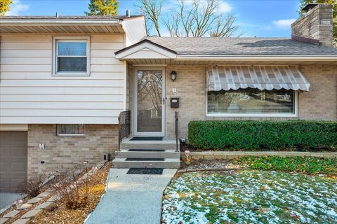 Tiny photo for 9 Ethell Parkway, Bloomington, IL 61701 (MLS # 12556503)