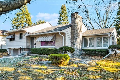 Tiny photo for 9 Ethell Parkway, Bloomington, IL 61701 (MLS # 12556503)