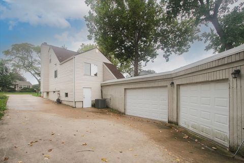 Tiny photo for 201 W Crystal Avenue, Lombard, IL 60148 (MLS # 12446124)