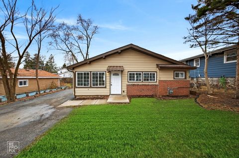 Photo of 33704 N Oakland Drive, Gages Lake, IL 60030 (MLS # 12599129)