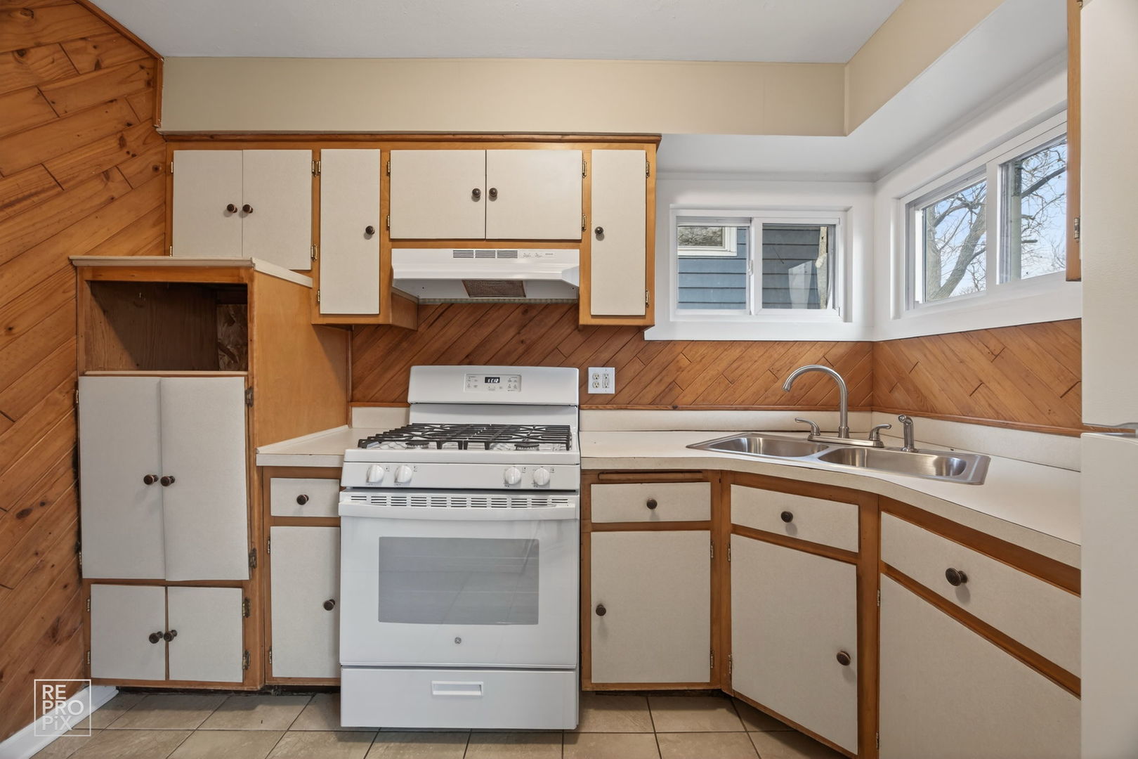 33704 N Oakland Drive