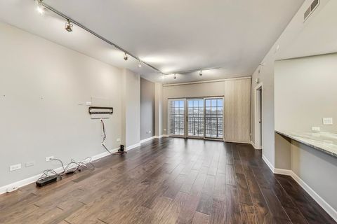 Tiny photo for 44 N VAIL Avenue #505, Arlington Heights, IL 60005 (MLS # 12621641)