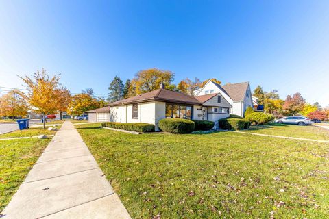 Tiny photo for 858 E Grant Drive, Des Plaines, IL 60016 (MLS # 12515228)
