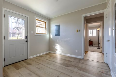 Tiny photo for 858 E Grant Drive, Des Plaines, IL 60016 (MLS # 12515228)